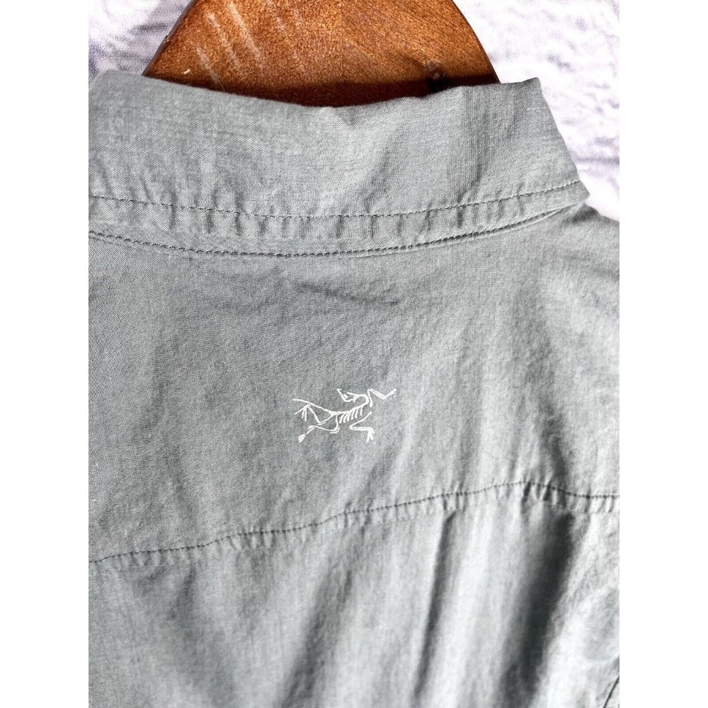 Gray Button-Up Women's Top - Picture 5 of 6